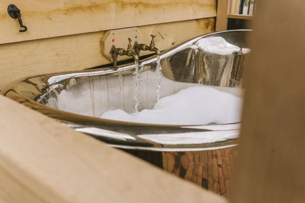 SaltfordIsland Hut - Outdoor Bath Tub, Firepit And Water Equipmentアパートメント エクステリア 写真