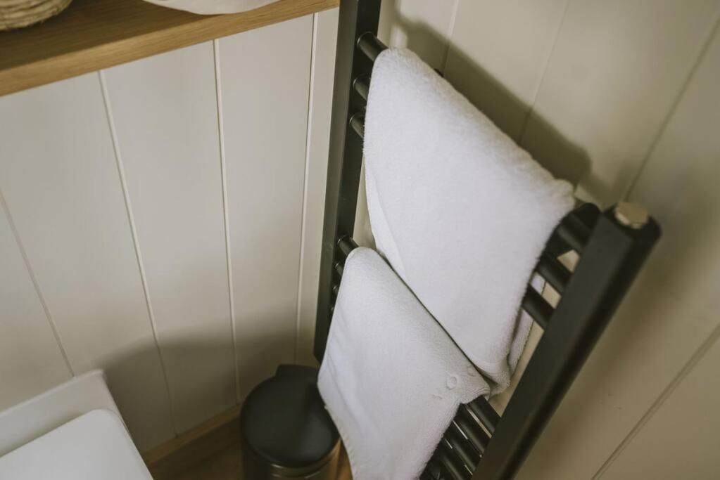 SaltfordIsland Hut - Outdoor Bath Tub, Firepit And Water Equipmentアパートメント エクステリア 写真